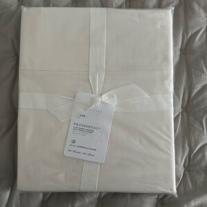 Pottery Barn essentials Queen flat sheet-Ivory